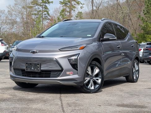 Used 2023 Chevrolet Bolt EUV LT w/ Convenience Package image 4