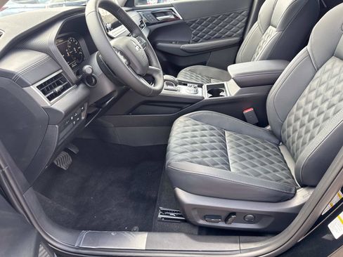 New 2025 Mitsubishi Outlander SEL image 18