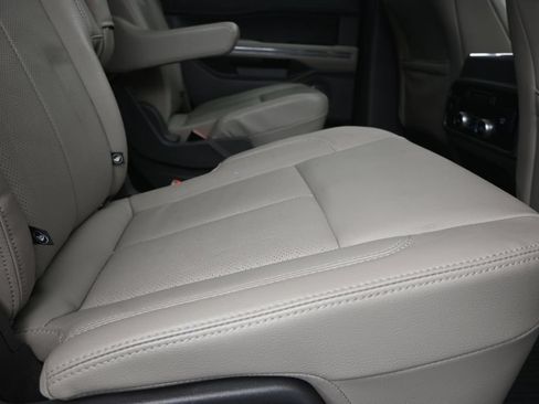 Used 2020 Ford Expedition XLT w/ Equipment Group 202A RWD image 21