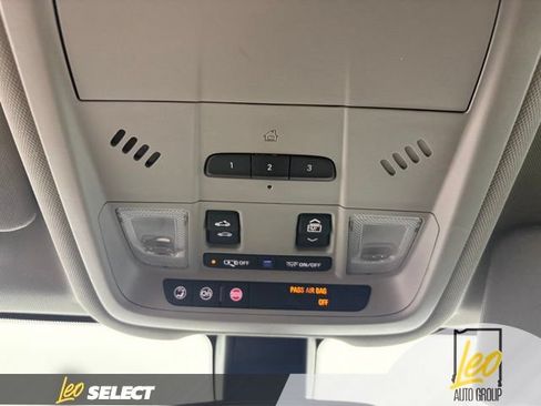 Used 2018 Chevrolet Equinox LT w/ Sun & Infotainment Package FWD image 18