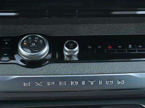 Used 2025 Ford Expedition Tremor AWD/4WD image 17