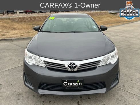 Used 2014 Toyota Camry L image 2