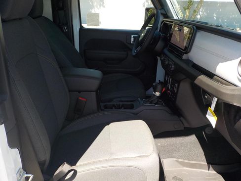 Used 2025 Jeep Wrangler Sport AWD/4WD image 12