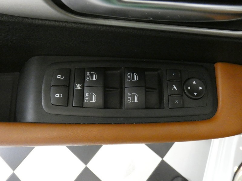 Used 2025 Chrysler Pacifica Pinnacle FWD image 27