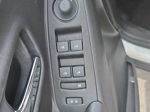 Used 2022 Chevrolet Trax LT w/ LT Convenience Package image 13