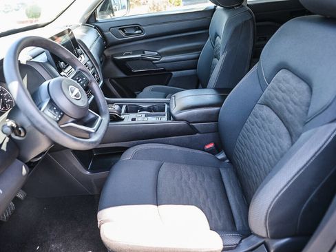 Used 2025 Nissan Pathfinder S FWD image 22