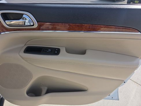 Used 2013 Jeep Grand Cherokee Limited w/ Luxury Group II image 20