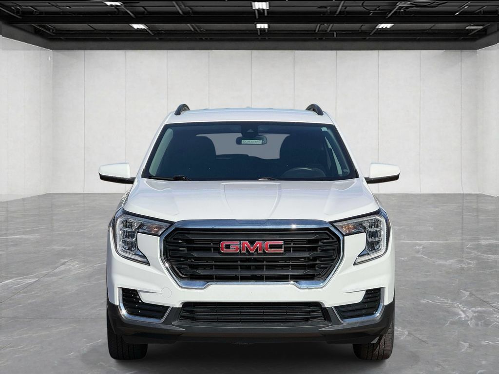 Used 2022 GMC Terrain SLE w/ Driver Convenience Package AWD/4WD image 2