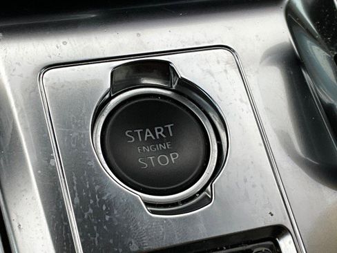 Used 2021 Jaguar XF R-Dynamic SE image 25