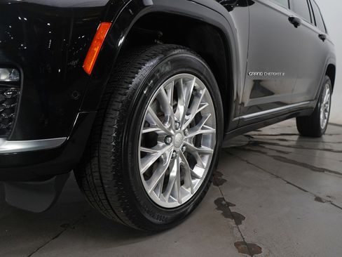 Used 2021 Jeep Grand Cherokee L Summit w/ Advanced Protech Group IV image 24