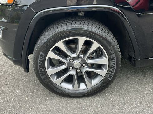 Used 2017 Jeep Grand Cherokee Overland AWD/4WD image 8