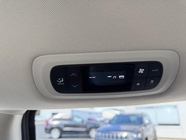 Used 2018 Chrysler Pacifica Touring-L Plus FWD image 24