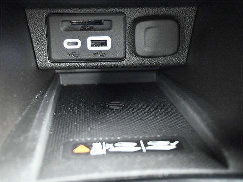 Used 2023 Chevrolet Bolt EUV LT image 12