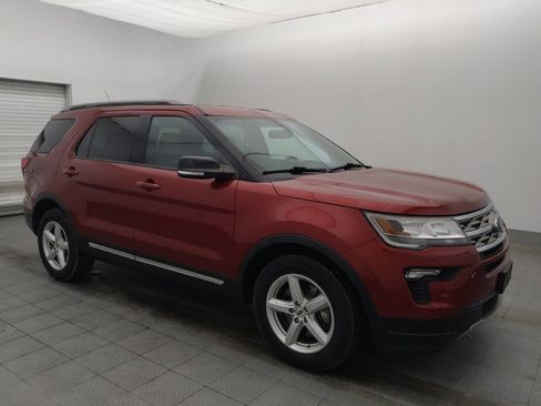 Used 2018 Ford Explorer XLT w/ Equipment Group 202A FWD image 11