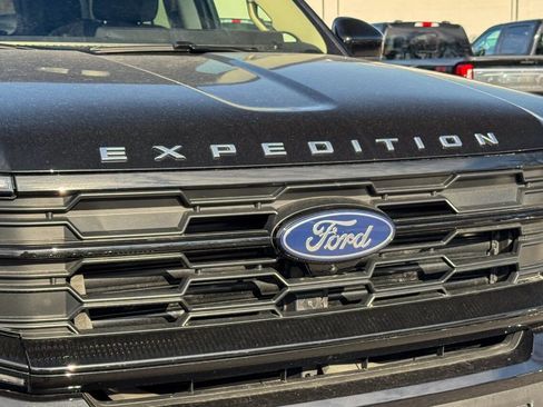 Used 2025 Ford Expedition Max Active AWD/4WD image 9