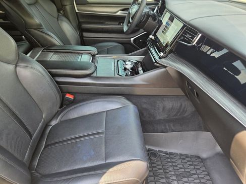 Certified 2023 Jeep Wagoneer Series III w/ Premium Group I AWD/4WD image 16
