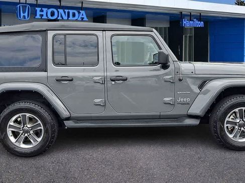 Used 2022 Jeep Wrangler Unlimited Sahara w/ LED Lighting Group AWD/4WD image 9