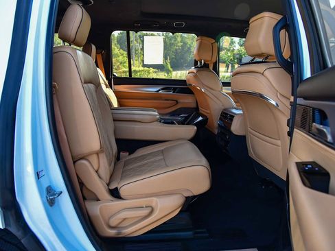 Certified 2023 Jeep Grand Wagoneer Series III AWD/4WD image 11