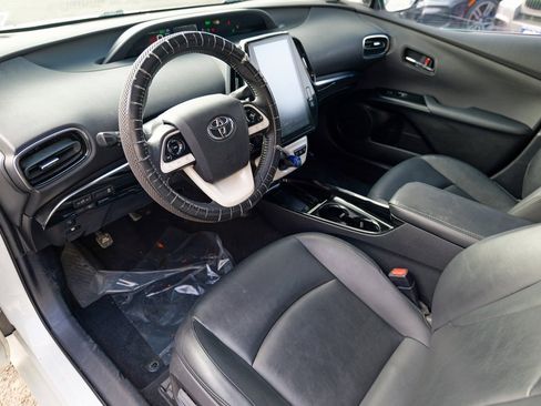 Used 2017 Toyota Prius Prime Premium image 19