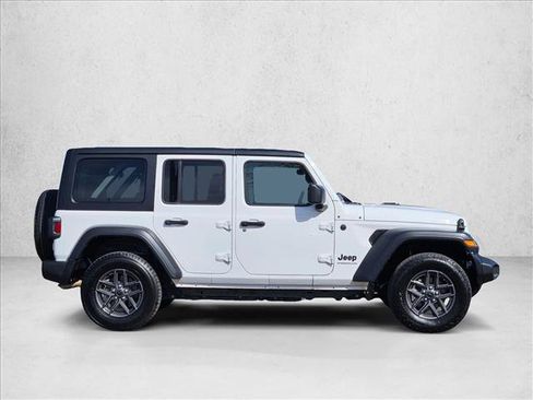 Used 2025 Jeep Wrangler Unlimited Sport AWD/4WD image 4