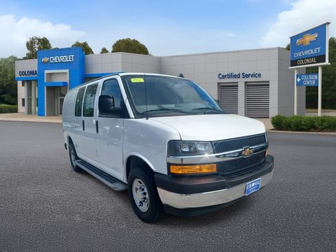 Used 2024 Chevrolet Express 2500 w/ Driver Convenience Package RWD image 2