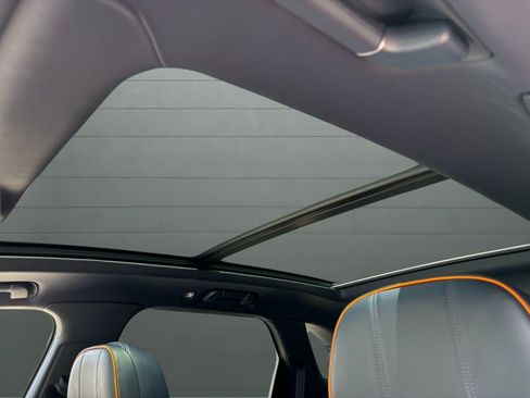 Used 2024 Bentley Bentayga image 26