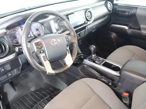 Used 2020 Toyota Tacoma SR5 AWD/4WD image 23