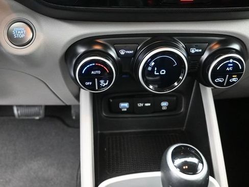Used 2024 Hyundai Venue SEL FWD image 9