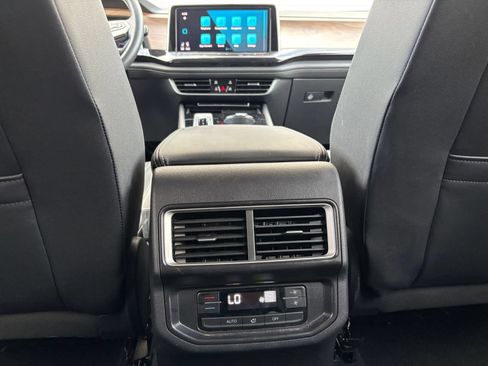 Used 2026 Volkswagen Atlas SE FWD image 25