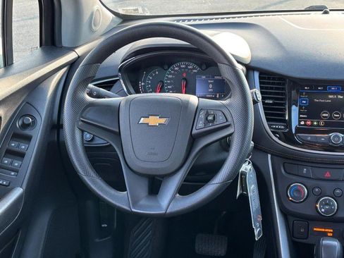 Used 2018 Chevrolet Trax LS image 12
