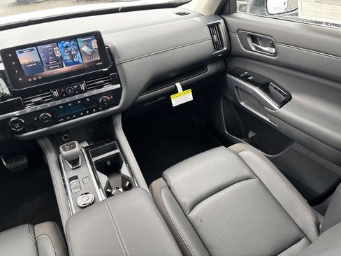 New 2026 Nissan Pathfinder SL AWD/4WD image 22
