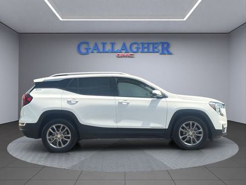 Used 2022 GMC Terrain SLT w/ Infotainment Package II AWD/4WD image 3