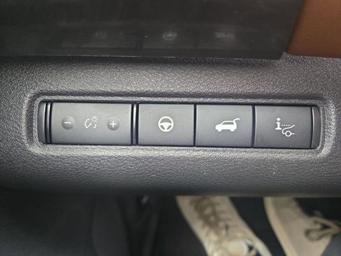 New 2026 Nissan Pathfinder Platinum FWD image 16