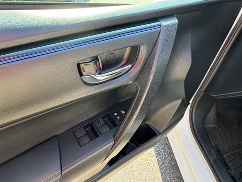 Used 2017 Toyota Corolla SE FWD image 15