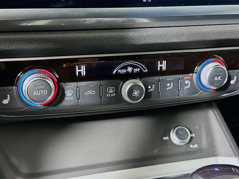 Used 2022 Audi Q3 2.0T Premium Plus image 23