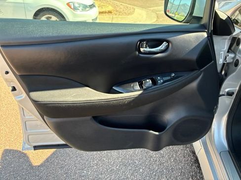 Certified 2025 Nissan Leaf SV Plus FWD image 21