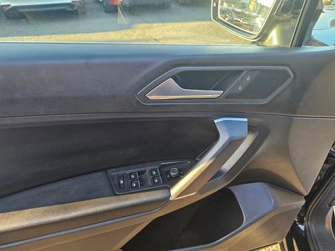 Used 2020 Volkswagen Tiguan SEL image 32