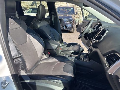 Used 2022 Jeep Cherokee Limited AWD/4WD image 12