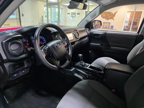 Used 2018 Toyota Tacoma SR w/ SR Convenience Package AWD/4WD image 16
