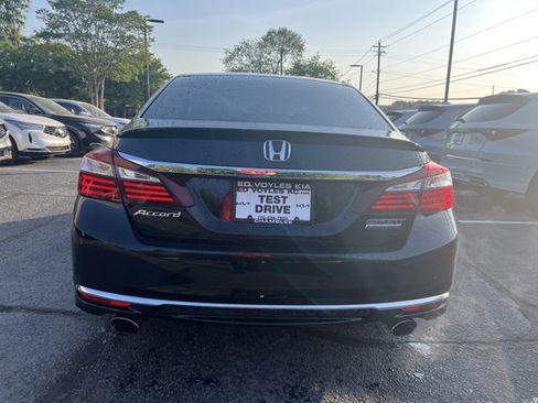 Used 2017 Honda Accord Sport Special Edition image 4