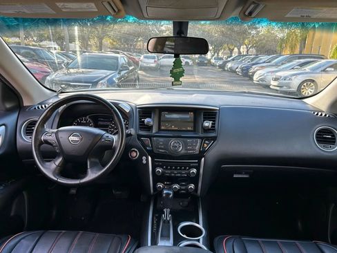 Used 2013 Nissan Pathfinder SV FWD image 11