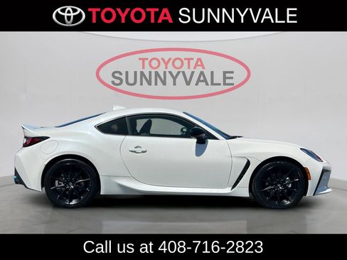 Used 2024 Toyota GR86 Premium RWD image 10
