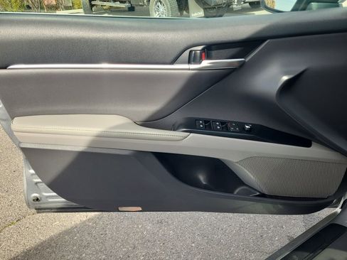 Used 2019 Toyota Camry XLE w/ Carpet Mat Package FWD image 18