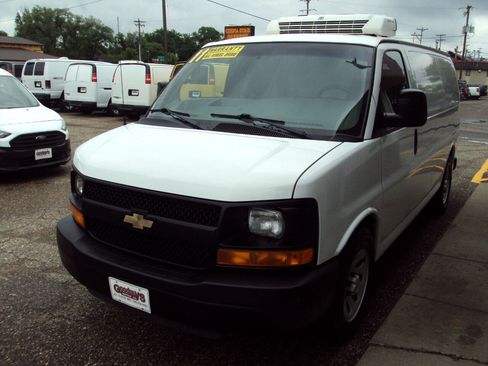 Used 2011 Chevrolet Express 1500 AWD image 4
