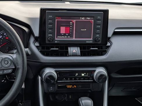 Used 2022 Toyota RAV4 LE image 15