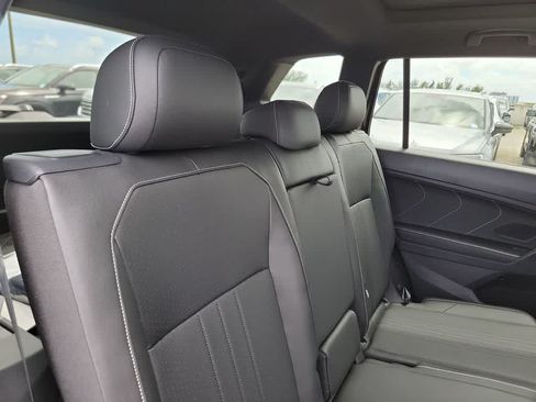 Certified 2023 Volkswagen Tiguan SE R-Line FWD image 31