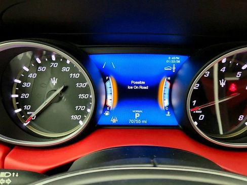 Used 2019 Maserati Levante GranLusso image 14