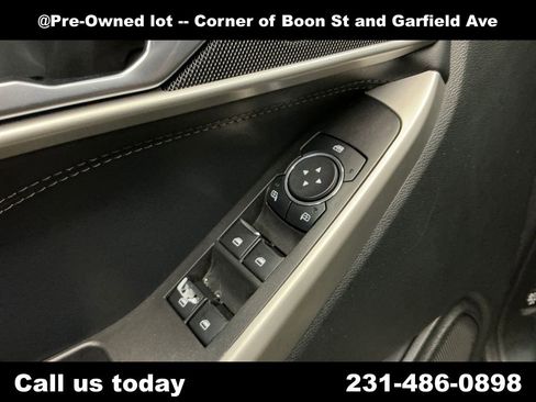 Used 2023 Ford Explorer XLT AWD/4WD image 15