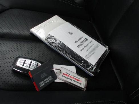 Used 2024 Chrysler Pacifica Touring-L image 13