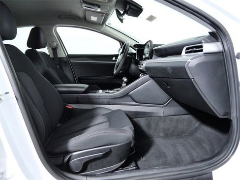 Used 2022 Kia K5 LXS image 11
